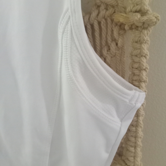 Danskin Activewear tank with built in bra shelf - Picture 3 of 4